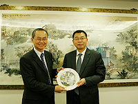 Prof. Fok Tai Fai (left), Pro-Vice-Chancellor welcomes the delegation led by Mr. Yuan Zhongwei (right), Deputy Director of Zhejiang Province Human Resources and Social Security Bureau.